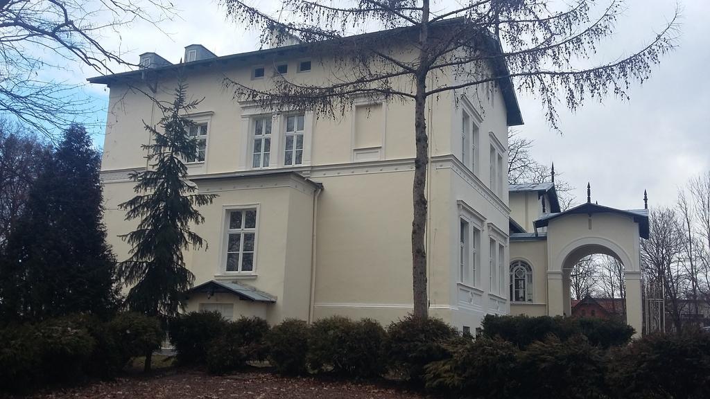亚努夫农场酒店 Janów 外观 照片