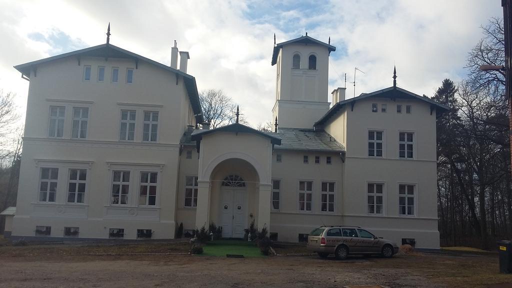 亚努夫农场酒店 Janów 外观 照片
