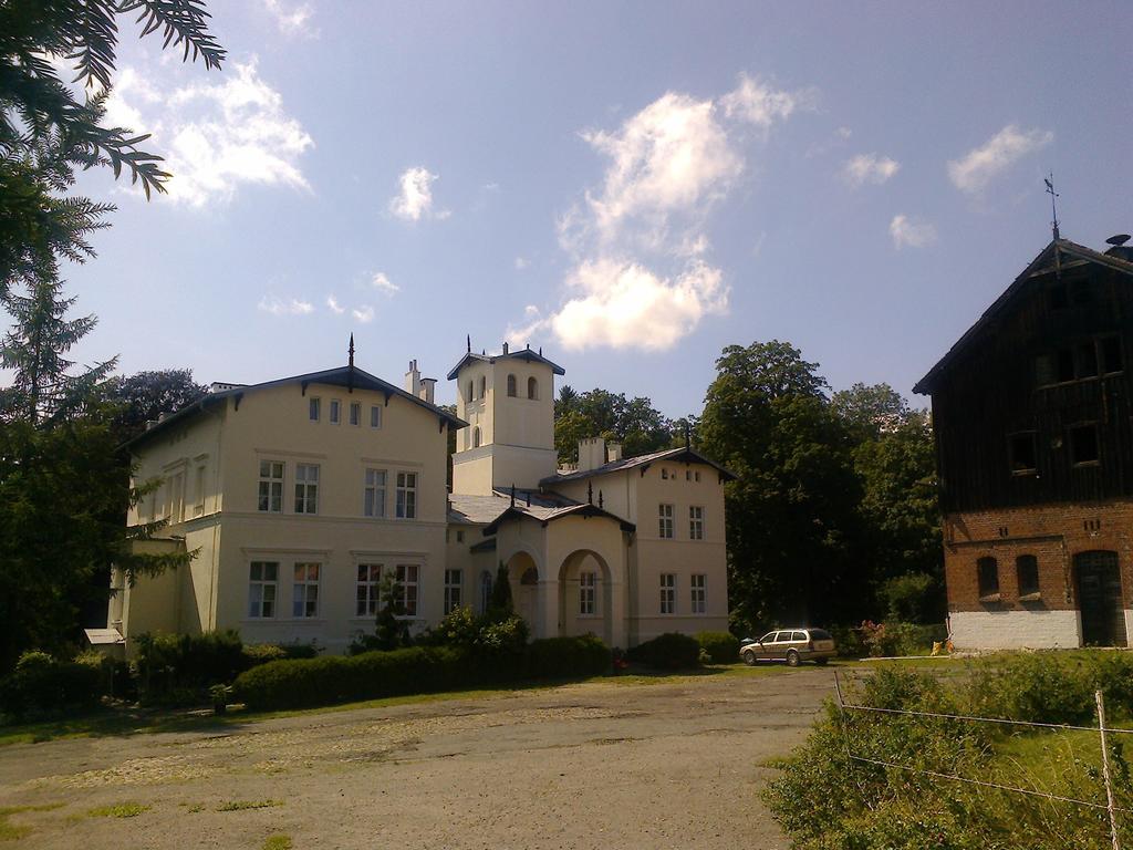 亚努夫农场酒店 Janów 外观 照片