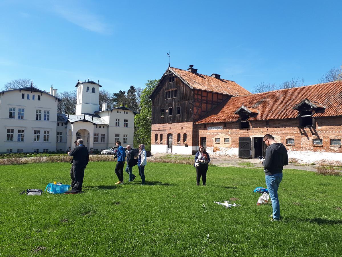 亚努夫农场酒店 Janów 外观 照片