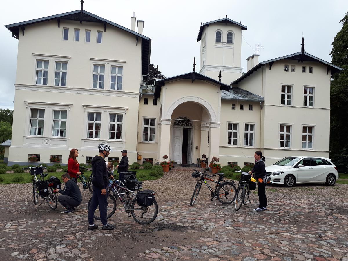 亚努夫农场酒店 Janów 外观 照片