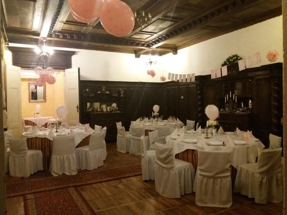 亚努夫农场酒店 Janów 外观 照片